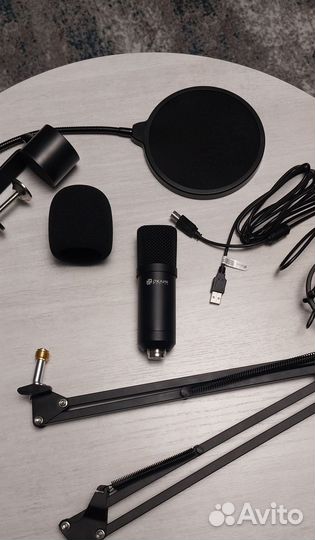 Студийный микрофон