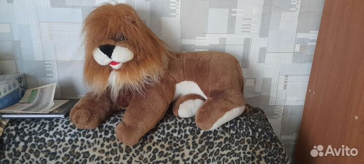 Большая мягкая игрушка лев