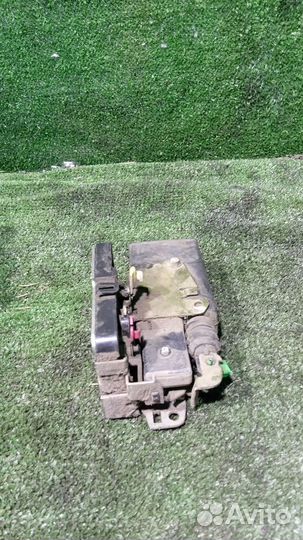 Замок двери передней левой Renault Logan