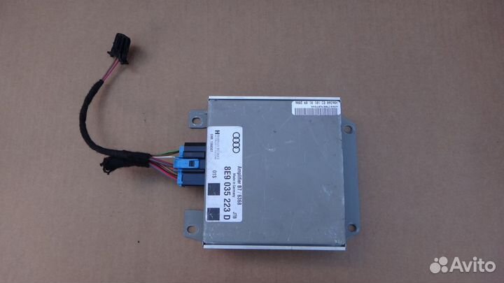 Усилитель штатный Audi A4 B7 8E9035223D