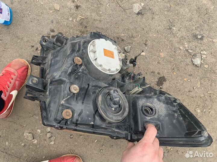 Nisssan elgrand E51 Фара левая