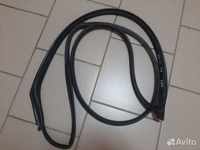 Уплотнитель двери передний правый RAV 4 30