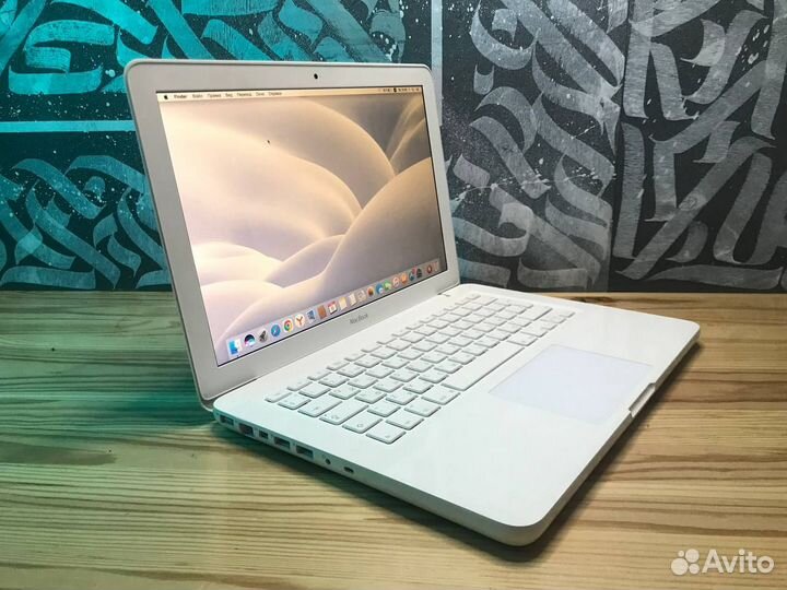 Белоснежный Apple MacBook Pro 13 2011
