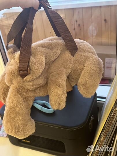 Мягкие игрушки и рюкзак в виде собачки