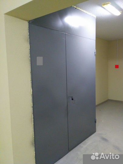 Дверь подъездная металлическая (кладовка)