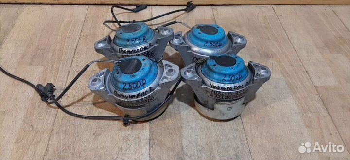 Подушка двигателя опора двс Mercedes Benz W222