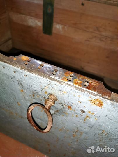 Сундук кованый старинный с музыкальным замком