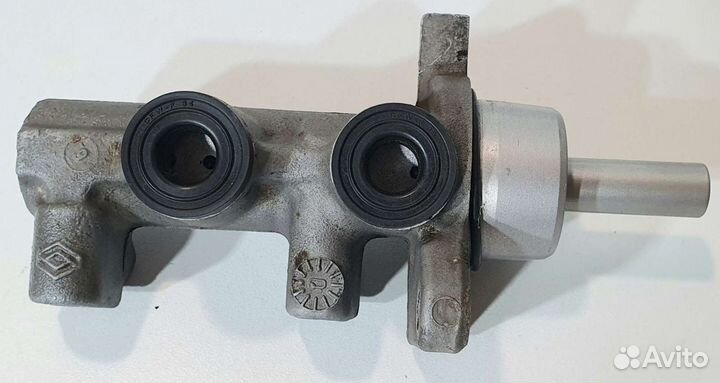 Главный тормозной цилиндр Renault Logan