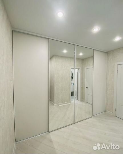 Шкаф купе с зеркалом