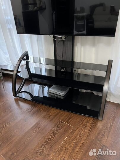 Стеклянная тумба под тв