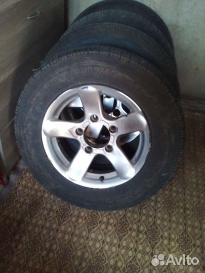 Продаю два комплекта колес r 15
