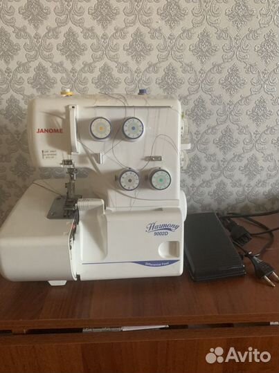 Швейная машина Janome