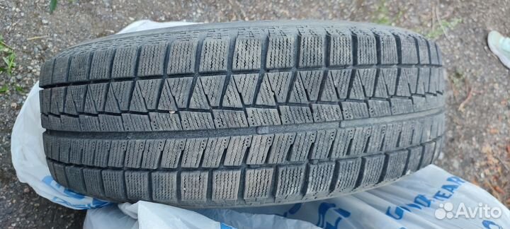 Зимняя резина 215 65 r16 bridgestone Blizzak Revo