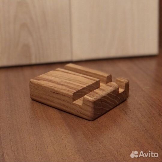 Подставка для телефона из дуба