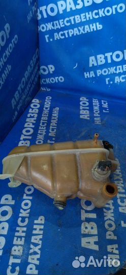 Бачок расширительный Mercedes-Benz W124 седан