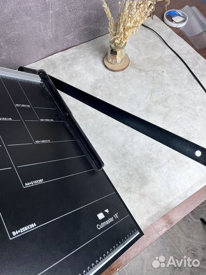 Резак для бумаги сабельный