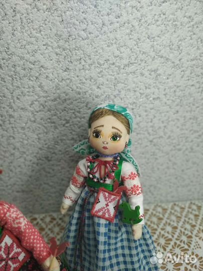 Кукла ручной работы в народном костюме