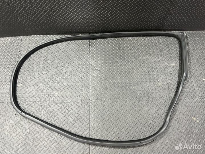 Уплотнитель левой двери BMW F32