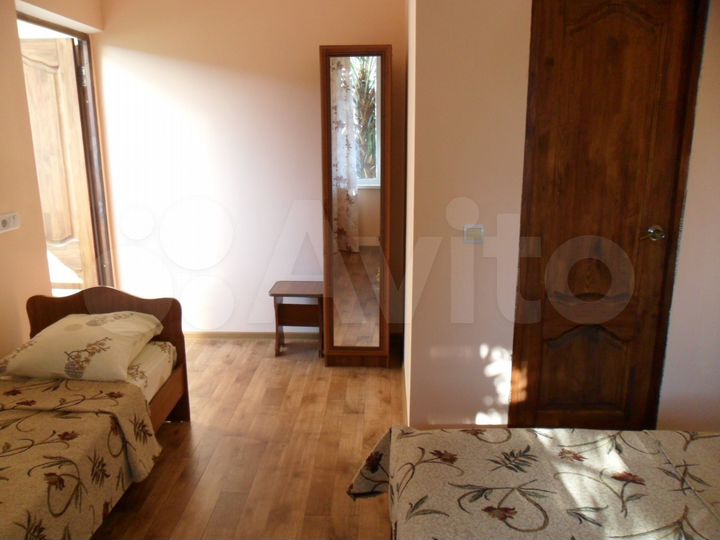 Комната 20 м² в 8-к., 2/2 эт.