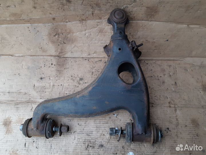 Рычаг передний левый Мерседес 124