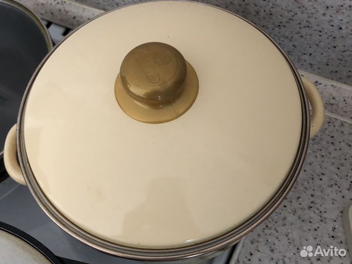 Набор кастрюль и сковородок