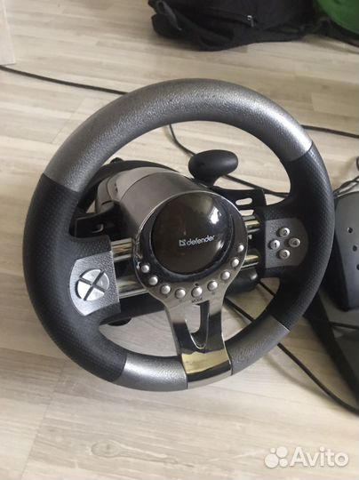 Игровой руль с педалями
