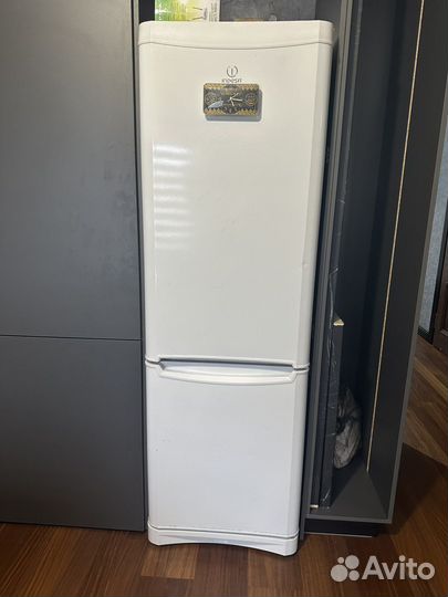 Холодильник indesit