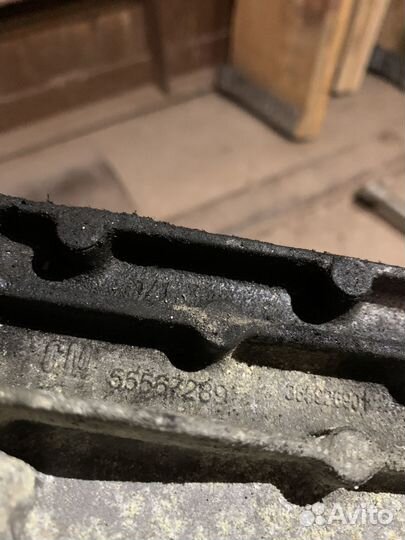 Кронштейн компрессора кондиционера Opel Astra J