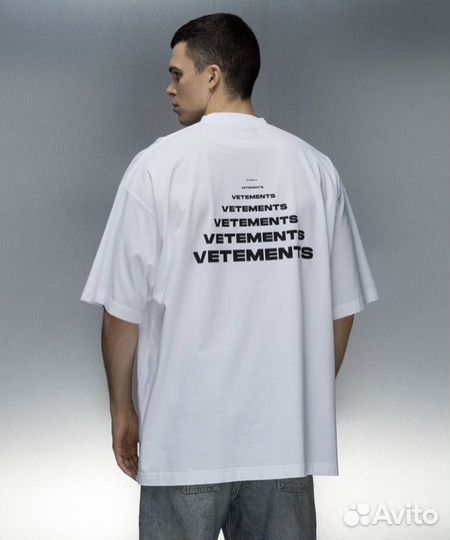 Футболка vetements