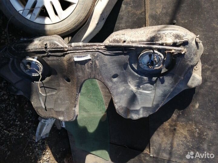 Бензобак с BMW 7 E65