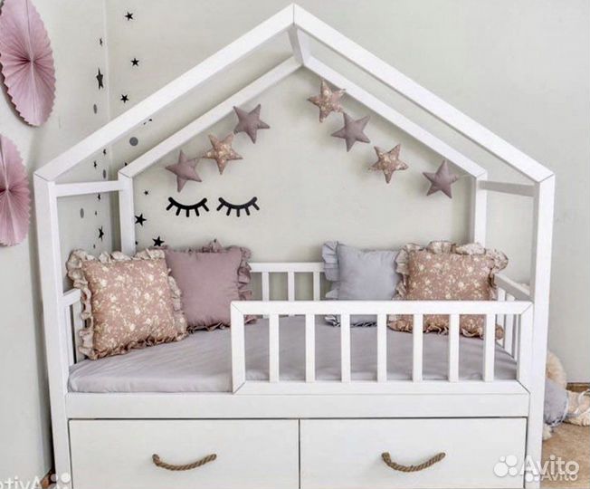 Детская кровать домик из массива дерева