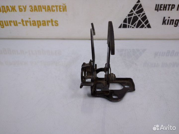 Крюк замка капота Skoda Octavia A5 1Z3 до