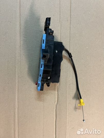 Замок задней правой двери Peugeot 207