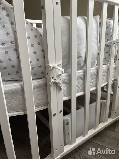 Детская кроватка с маятником круглая