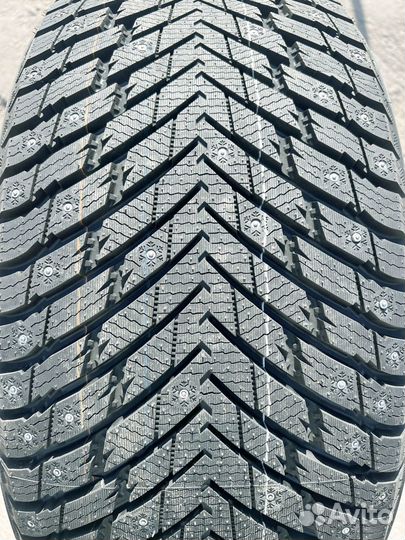 Grenlander Icedefensor Stud II 275/35 R20 102T