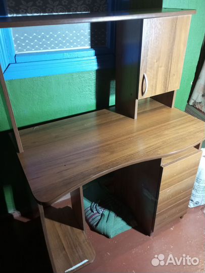 Компьютерный стол