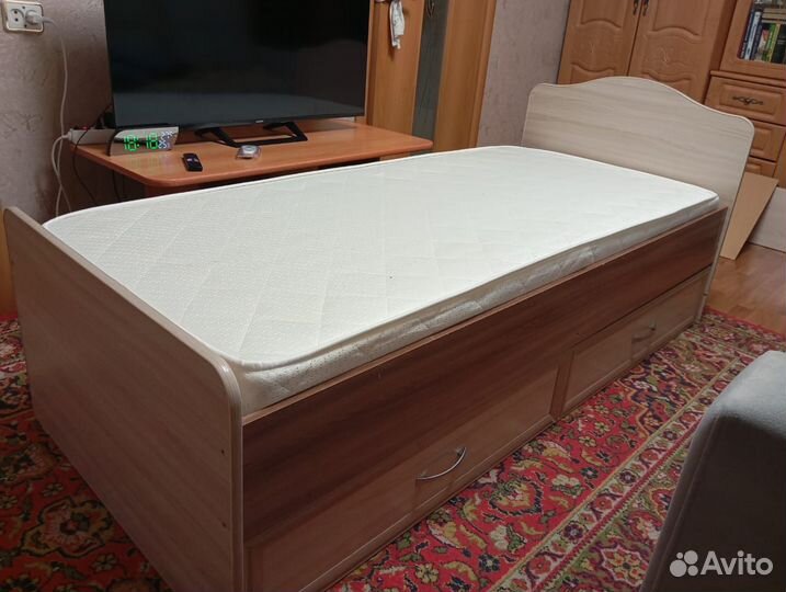 Кровать с матрасом бу