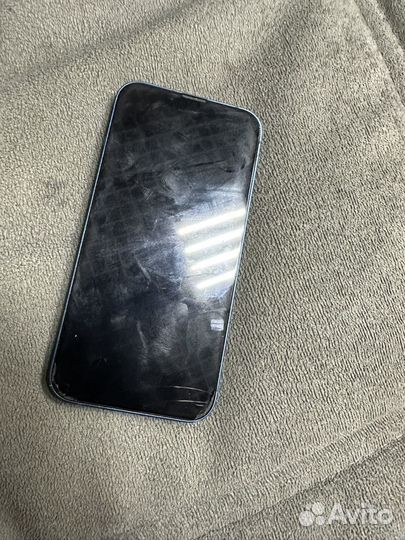 Телефон iPhone 13