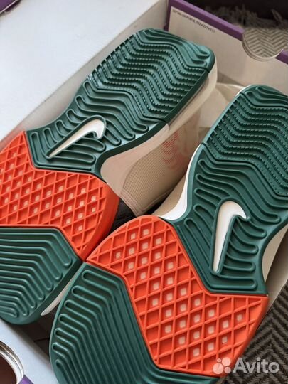 Кроссовки LeBron Witness 8