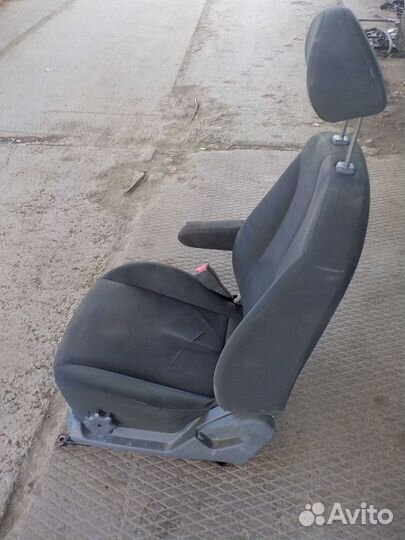 Сидение KIA RIO 2 переднее левое
