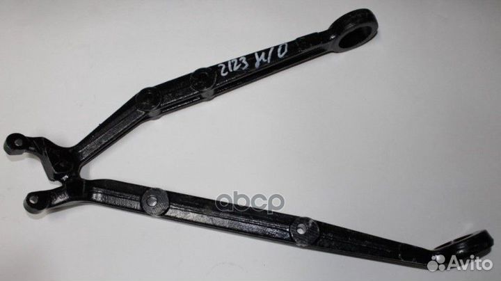 Рычаг передней подвески нижний левый 2121429040