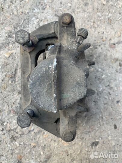 Суппорт передний правый Mercedes-Benz W202 OM 611