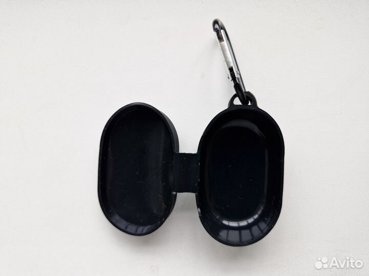 Чехол на беспроводные наушники