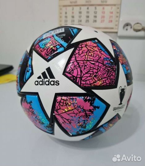 Футбольный мяч adidas telstar fifa 2018