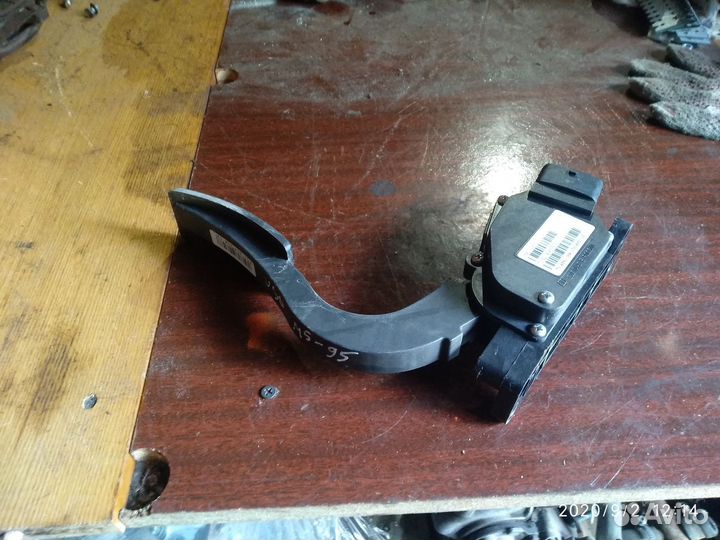 Педаль газа Лада Веста