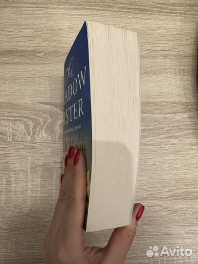 Книга на ангийском. Семь сестер