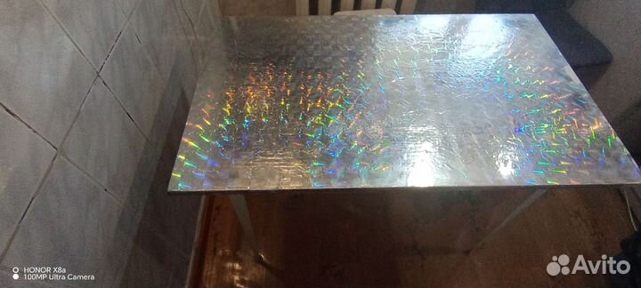 Родом кухонный стол