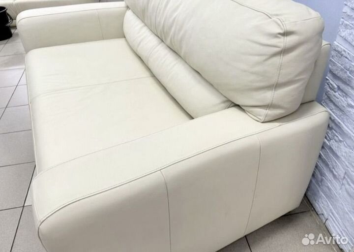 Кожаный диван