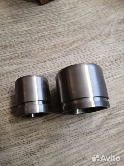 Поршень переднего и заднего суппорта pajero sport2