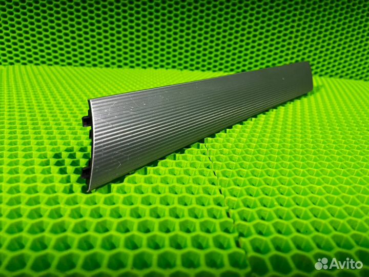 Накладка двери передняя правая Volkswagen Touareg